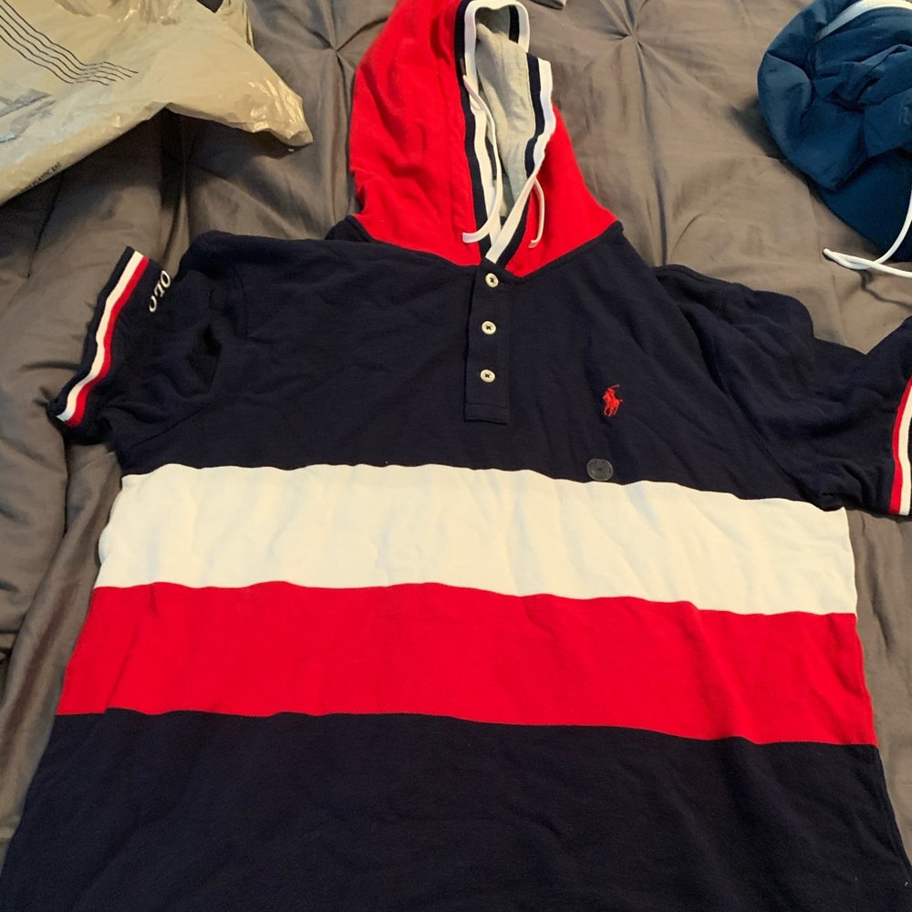 Men’s polo shirt with hood